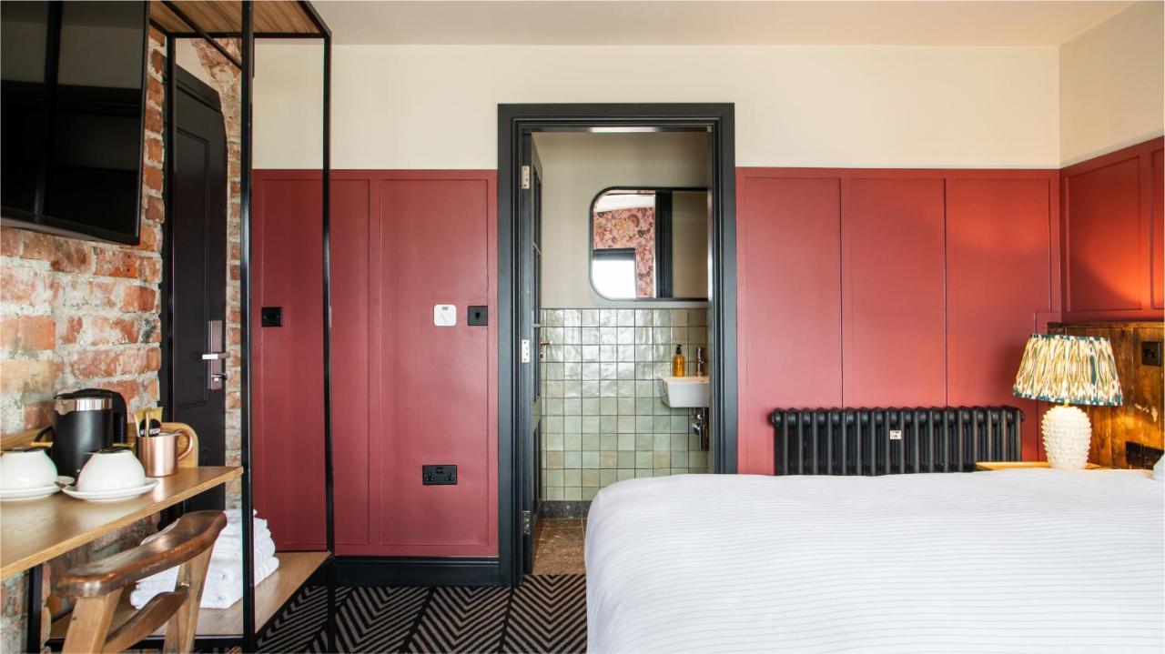 Avoca Hotel *